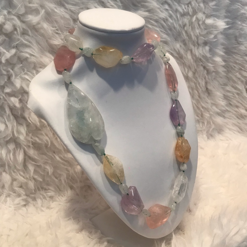 Chunky stone necklace 💛